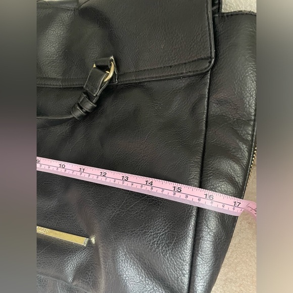 Large Steve Madden Black Leather crossbody open flap with pockets zippers NWOT - Picture 10 of 11